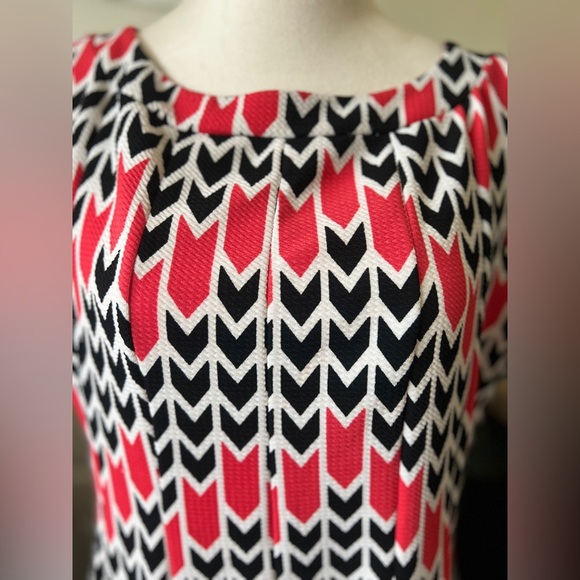 Haani Black and Red Sheath Dress Crew Neck Midi - Picture 4 of 6